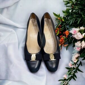 Salvatore Ferragamo Vintage Vara Bow Leather pumps made in Italy size 8